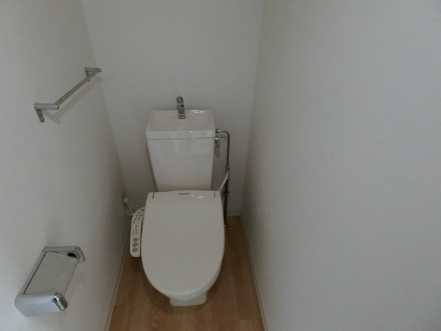 シャトレー御殿山のトイレ|写真は同建物201号室です。