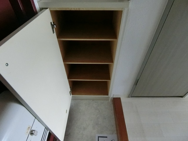 シャトレー御殿山の玄関|写真は同建物201号室です。