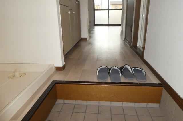 ニューエクセル三宅Fの玄関