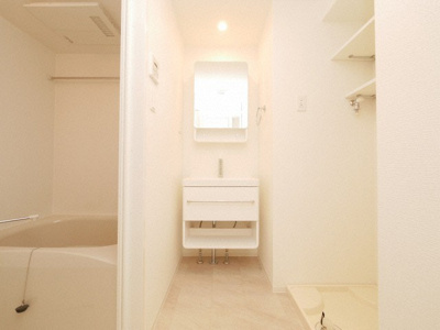 【洗面所】 | アドバンス難波ラシュレ | 忙しい朝には欠かせない洗面所です