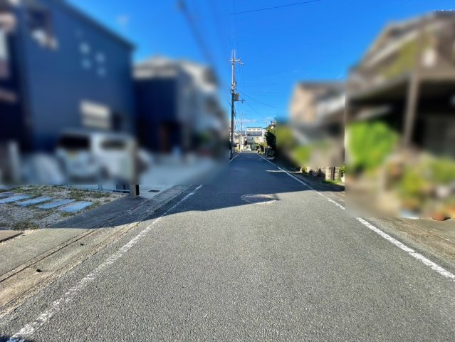 中古戸建　千代川町小川二丁目の前面道路含む現地写真