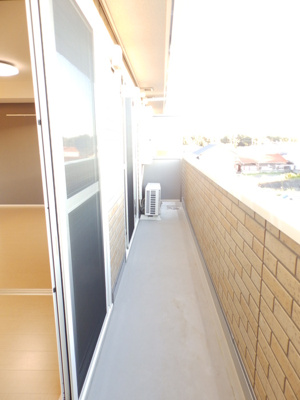 【バルコニー】 | ベルヴィル カメリア A棟 | 落ち着いた時間を過ごせるバルコニーです