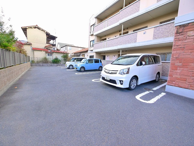 ベル　コリーヌの駐車場|駐車場があります