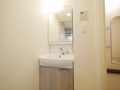 【独立洗面台】 | ララプレイス玉造パルク | 朝の身支度には欠かせない独立洗面化粧台