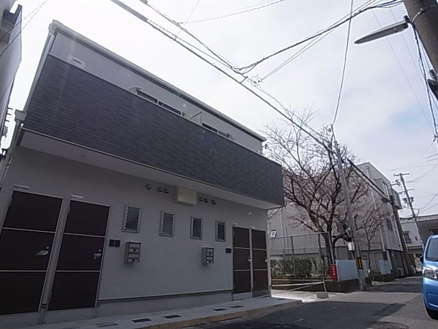 神戸市長田区苅藻通５丁目のアパートのエントランス