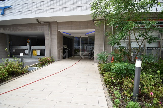 セレニテ心斎橋グランデのエントランス