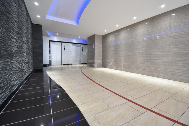 セレニテ心斎橋グランデのロビー