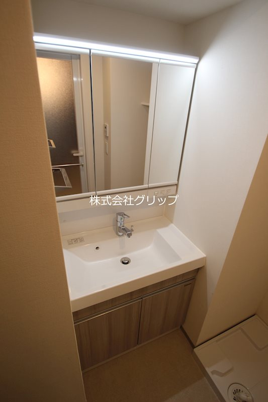 グランカーサ横濱石川町の独立洗面台