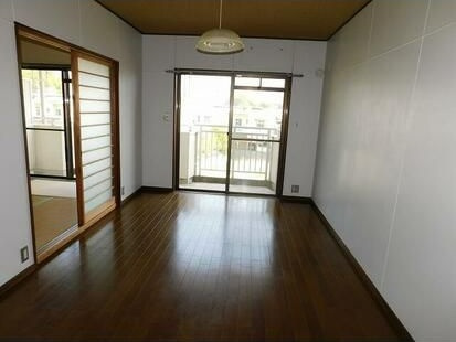 四国中央市川之江町の一棟マンション