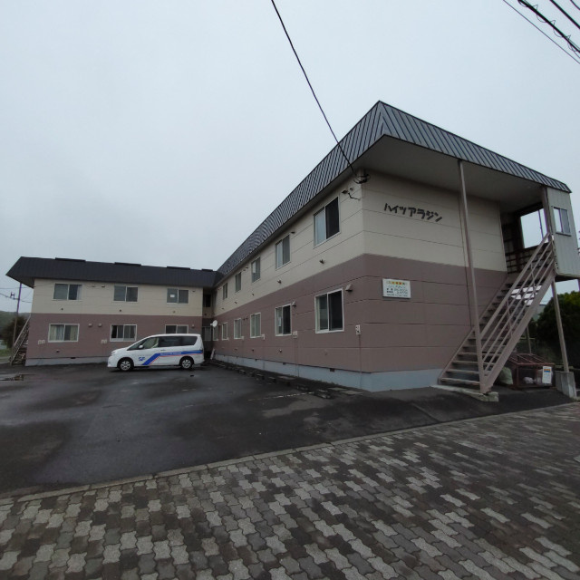 ハイツアラジンの外観