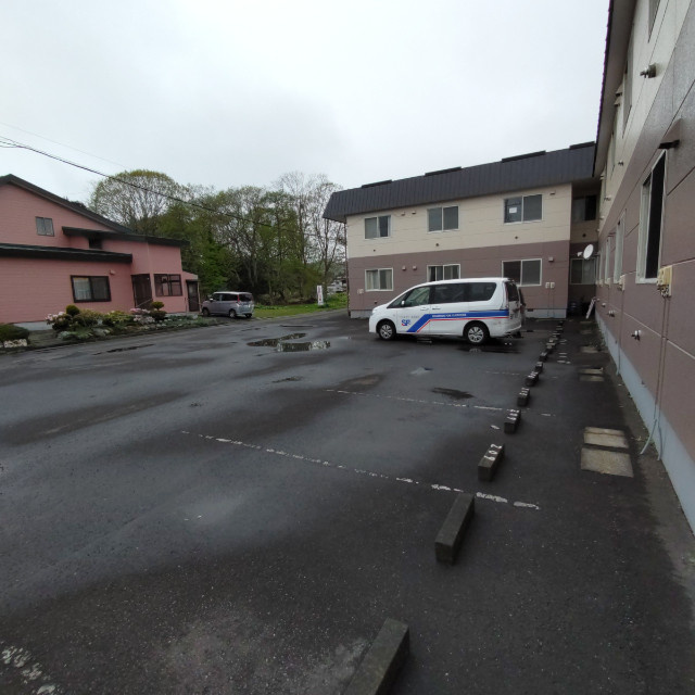 ハイツアラジンの駐車場