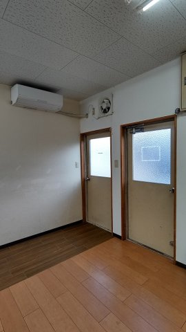 箕面市桜井３丁目の店舗事務所の内装