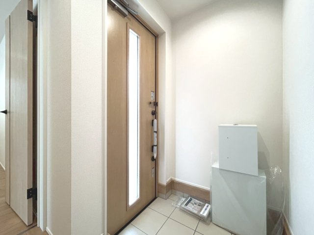 リナージュ　一宮市馬見塚第1期　全2区画分譲の玄関|玄関ドアからの光が玄関ホールを明るくしてくれます。