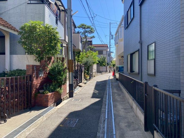 【前面道路含む現地写真】の画像