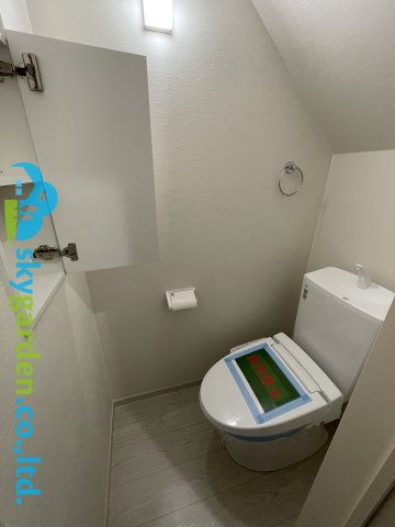 茅ヶ崎市柳島1期　新築戸建　全2棟1号棟のトイレ|落ち着いたトイレです