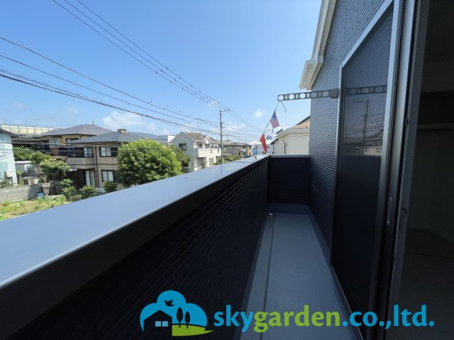 茅ヶ崎市柳島1期　新築戸建　全2棟1号棟のバルコニー