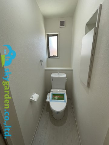 茅ヶ崎市柳島1期　新築戸建　全2棟1号棟のトイレ|2階のトイレ