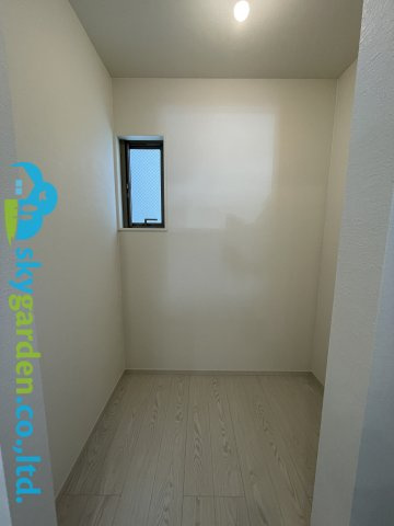 茅ヶ崎市柳島1期　新築戸建　全2棟1号棟の収納|キッチン背面のパントリー