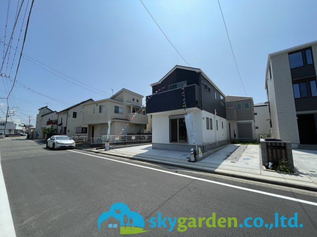 茅ヶ崎市柳島1期　新築戸建　全2棟1号棟の前面道路含む現地写真|道路広く開放感あります