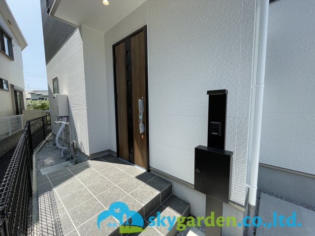 茅ヶ崎市柳島1期　新築戸建　全2棟1号棟の玄関|落ち着いた玄関です