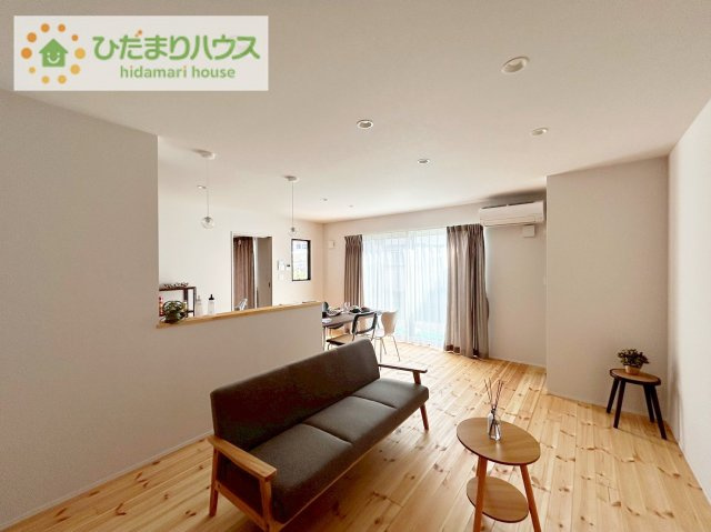 日立市金沢町4丁目　新築戸建の居間・リビング|リビング大きな窓からは、暖かな日の光が降り注ぎます・・・
