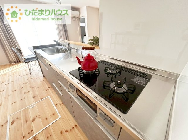 日立市金沢町4丁目　新築戸建のキッチン|3口コンロでお料理する時間も短くなりそうですね(*‘∀‘)