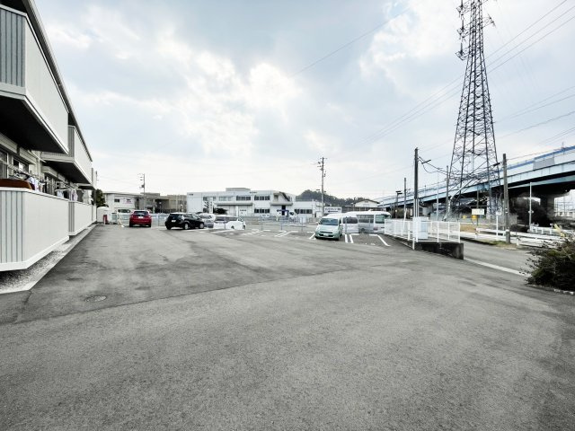 Ｄ-ｒｏｏｍ本谷の駐車場