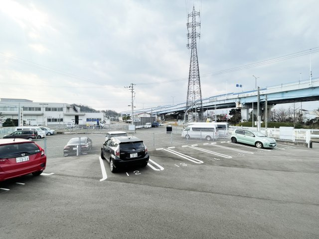 Ｄ-ｒｏｏｍ本谷の駐車場
