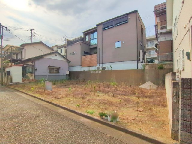 富士見市羽沢１丁目の売地の外観|2025年6月撮影　
敷地約33坪の整形地！
建築条件はありません。お好きなハウスメーカー・工務店で素敵な家を造って下さい。
資料請求やご見学などお気軽にお問い合わせください。