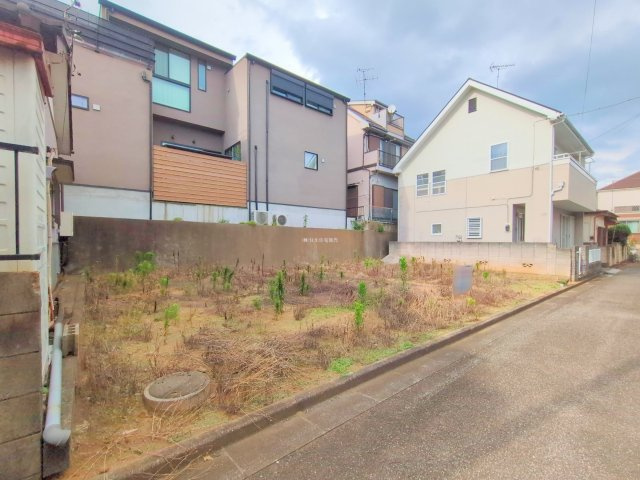 富士見市羽沢１丁目の売地の外観|複数台駐車場やお庭スペースもとれる敷地の広さ！
現況更地につき取り壊し費用等不要です。