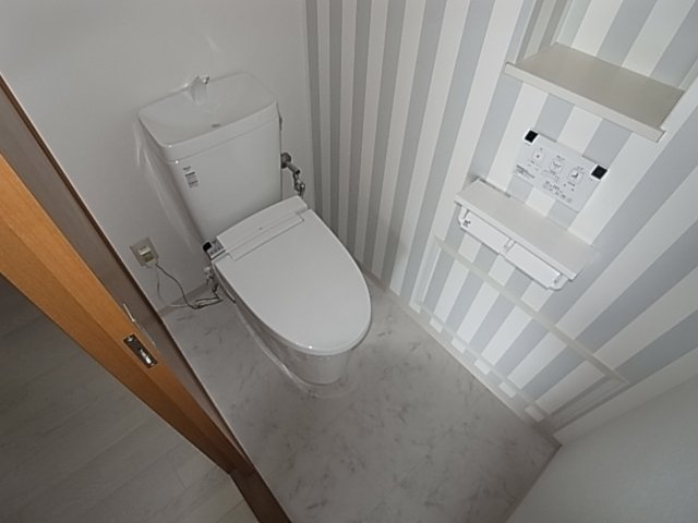 神戸市長田区六番町８丁目の賃貸マンションのトイレ