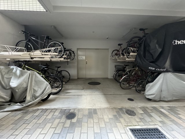 ライオンズ築地リバーノートの駐車場