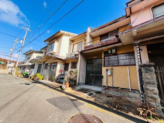 嵯峨広沢南野町の前面道路含む現地写真|前道幅員約３.５mです。