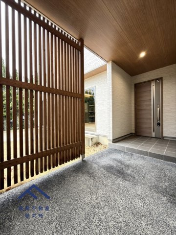 西区今津　戸建ての玄関