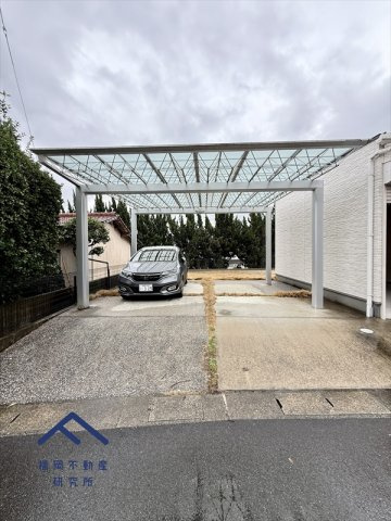 西区今津　戸建ての駐車場