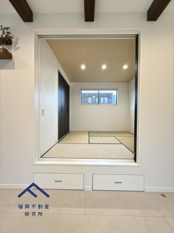 西区今津　戸建ての玄関