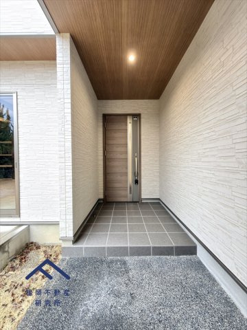 西区今津　戸建ての玄関