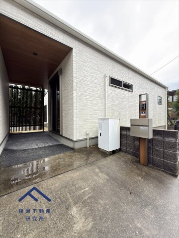 西区今津　戸建ての駐車場