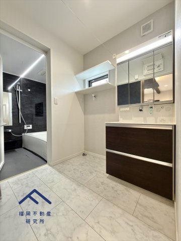 西区今津　戸建ての玄関