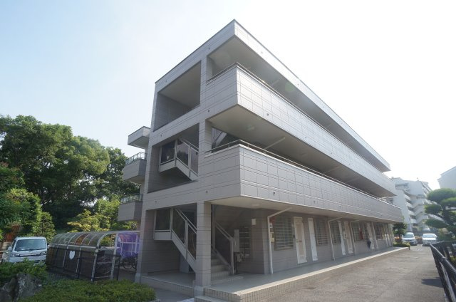 ラークコート山本の外観