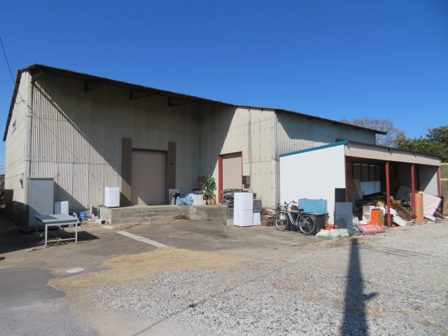 吉川市大字上内川の倉庫