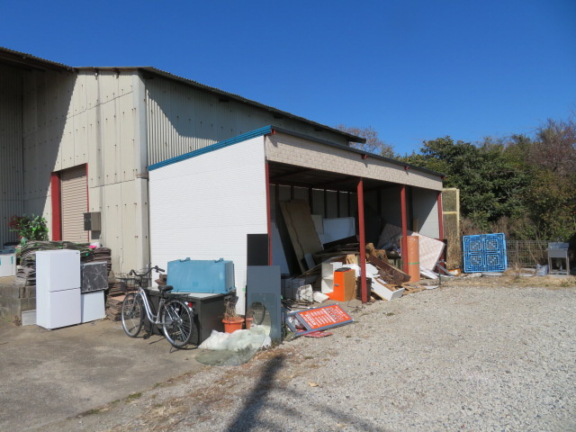 吉川市大字上内川の倉庫の外観