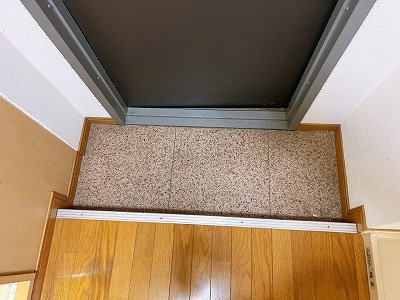 レオパレスドミールの玄関