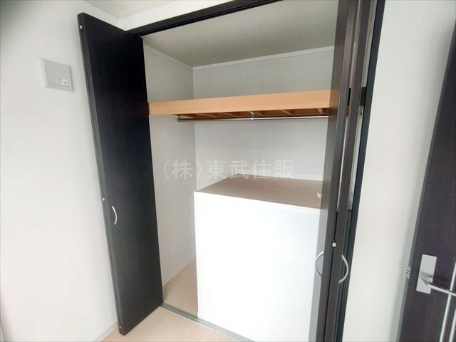 【外観】 | 三芳町藤久保 | 3階西側6帖洋室の収納です