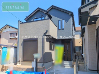 【外観】 | 販売現地
モダンなデザインが印象的な広々とした外観。閑静な住宅街に佇む魅力的な物件です。