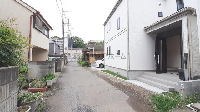 入間市鍵山2丁目・全3棟　新築一戸建　3号棟　～IDS工法～の前面道路含む現地写真