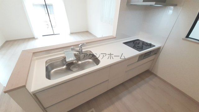 入間市鍵山2丁目・全3棟　新築一戸建　3号棟　～IDS工法～のキッチン|ご家族やお客様との会話も楽しめる対面キッチン