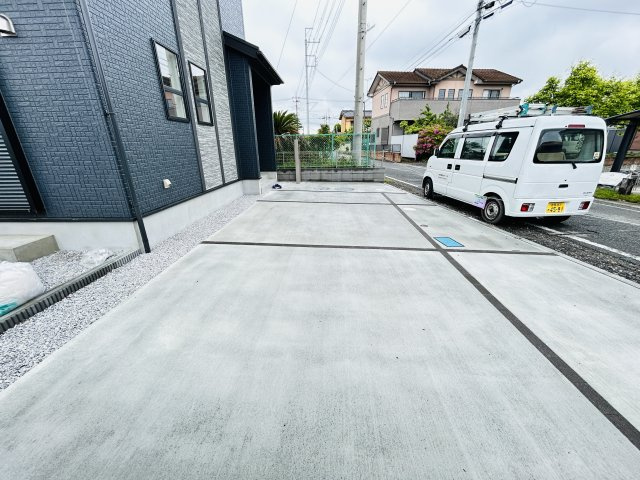 新築　伊勢崎市波志江町　Blooming Garden １号棟の駐車場|現地写真　駐車スペースは並列2台分可能です！
