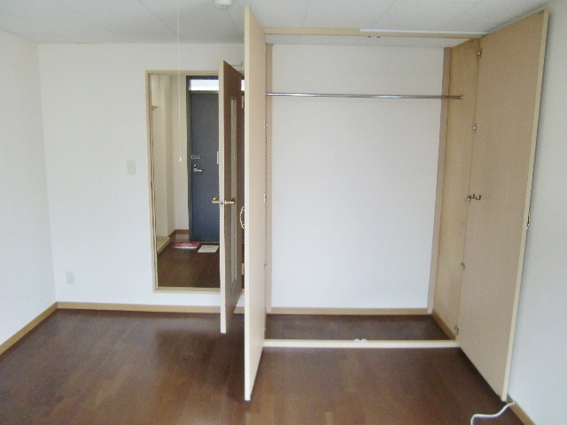 レオパレスクレストの収納|大きなものも収納できそうです