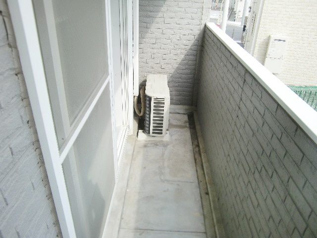 レオパレスクレストのバルコニー|お洗濯にも便利なバルコニー付き